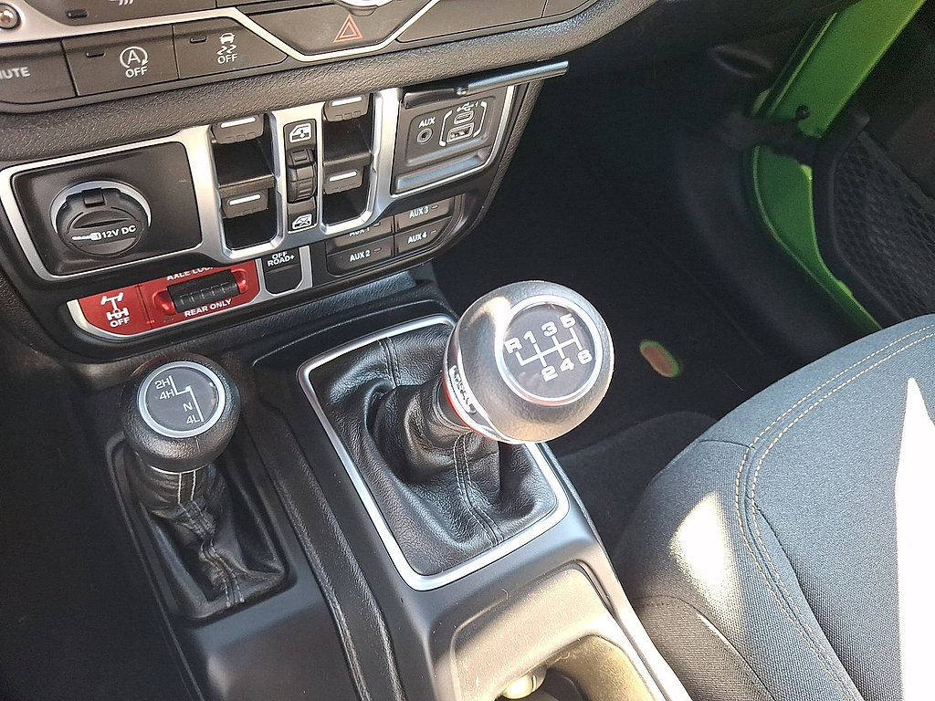 Used 2025 Jeep Wrangler Unlimited Sport AWD/4WD image 15