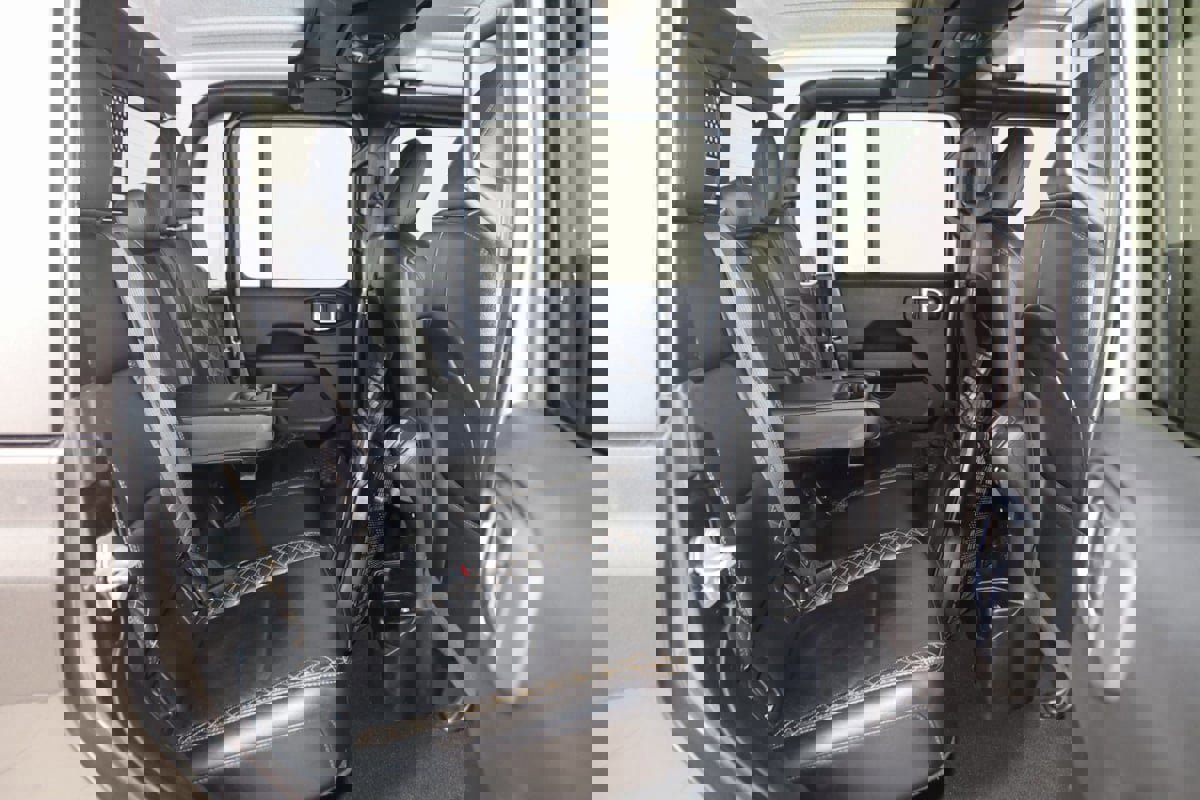 Used 2021 Jeep Gladiator Overland image 13