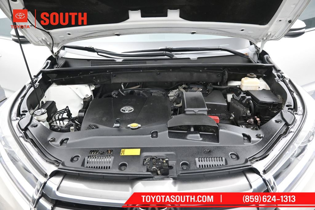 Used 2017 Toyota Highlander Limited AWD/4WD image 39