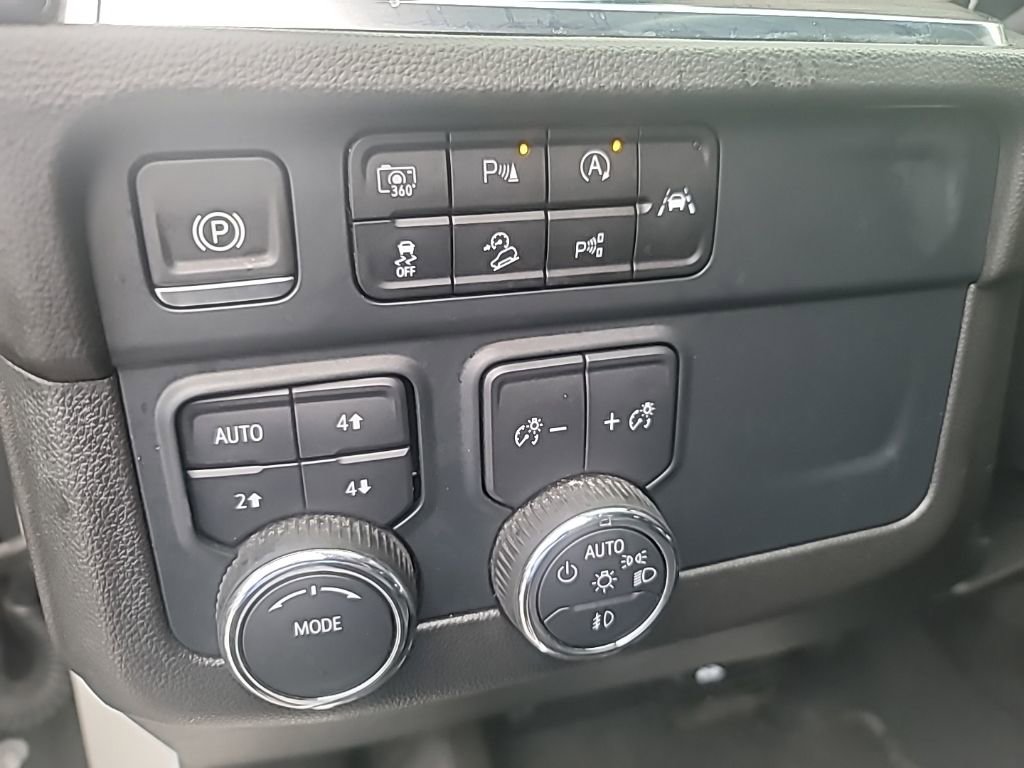 Used 2025 Chevrolet Tahoe Z71 image 12