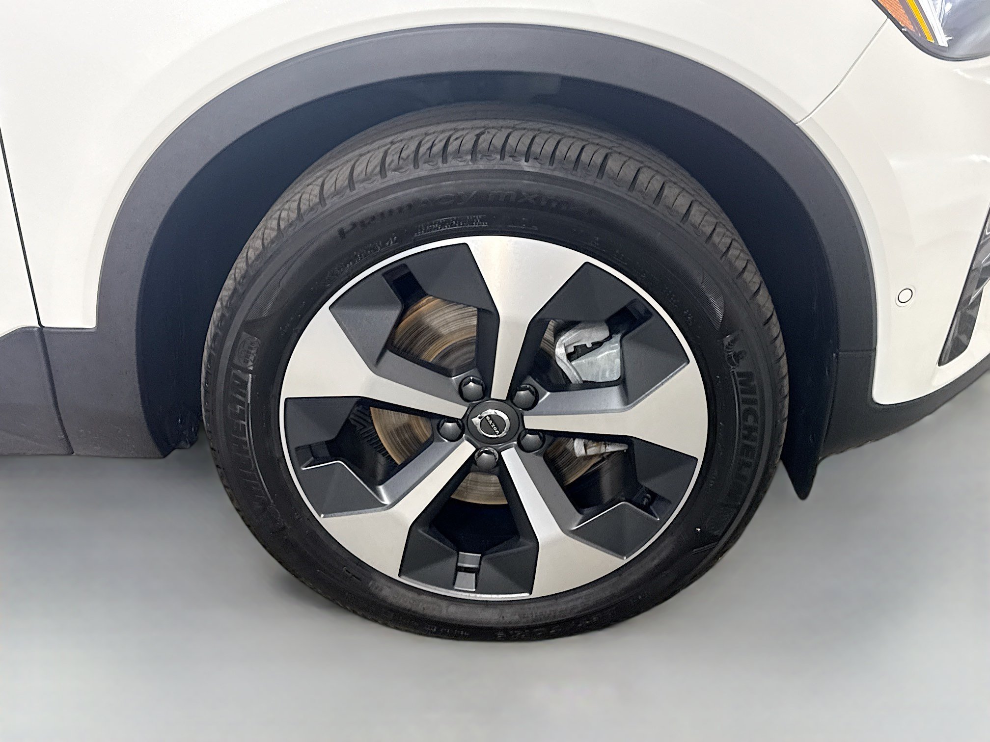 Used 2026 Volvo XC40 B5 Plus AWD/4WD image 32