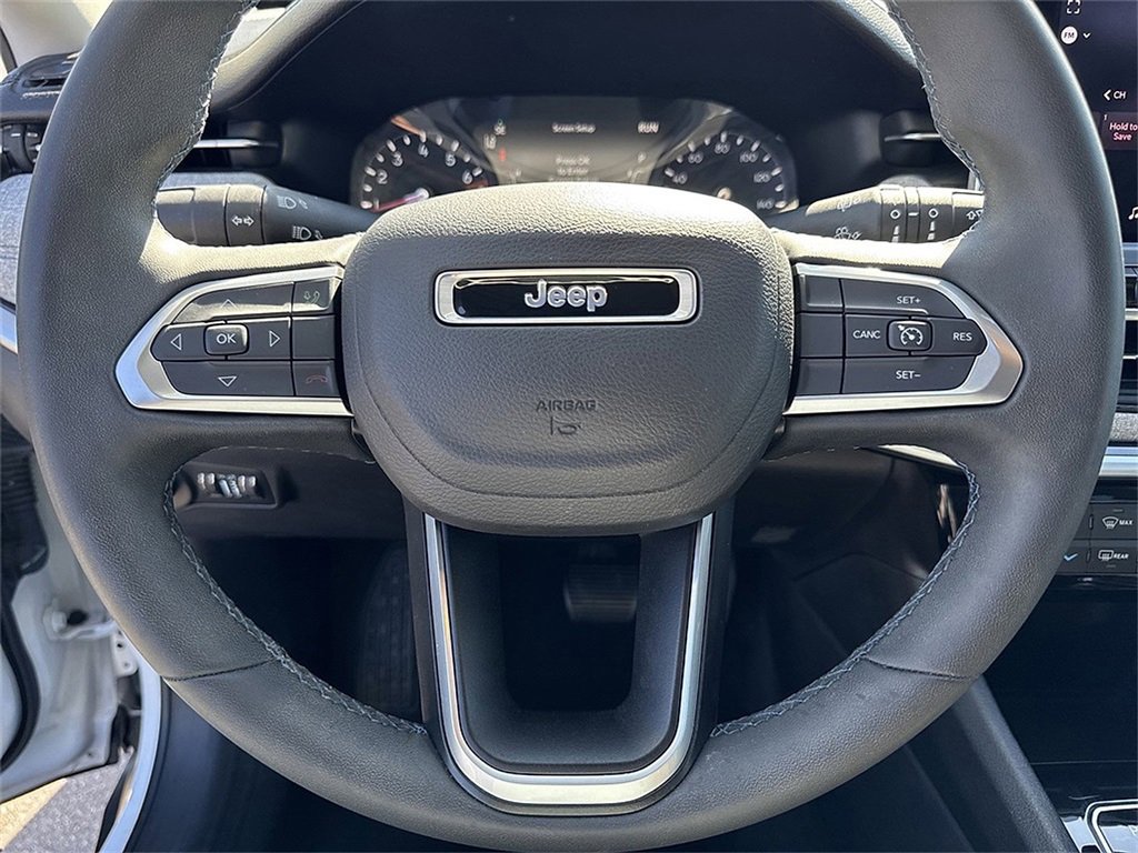 Used 2022 Jeep Compass Latitude image 10