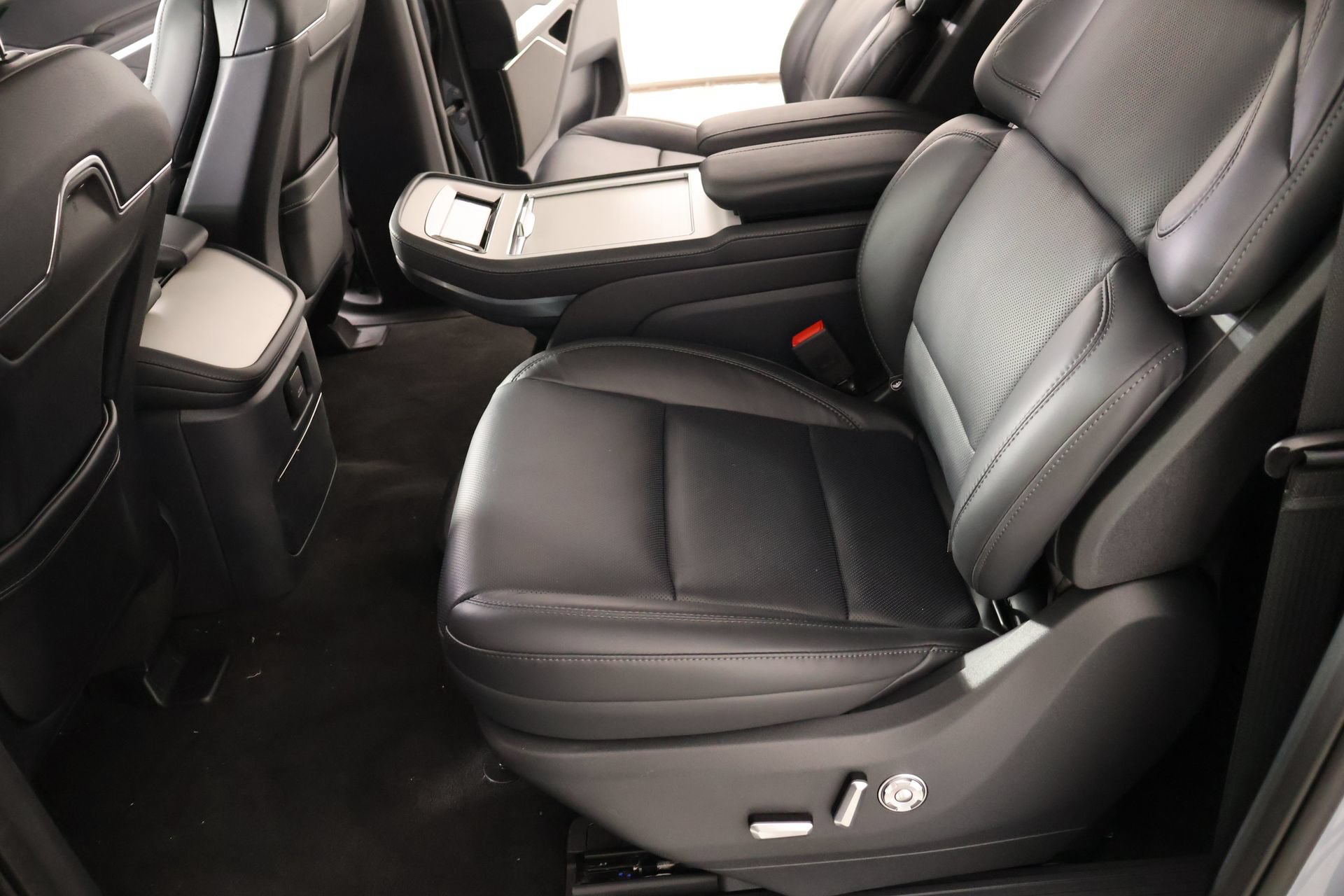 New 2026 Lincoln Navigator L Reserve w/ Jet Appearance Package AWD/4WD image 12