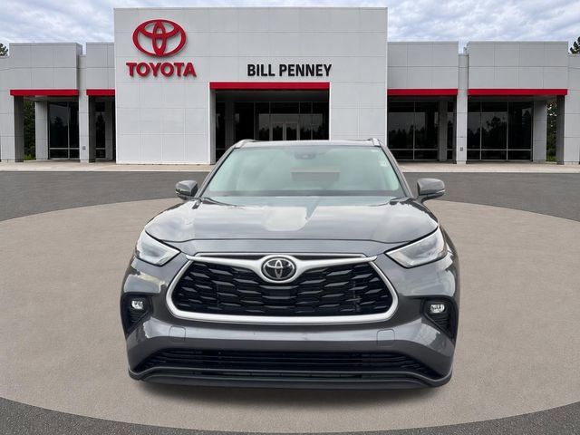 Used 2025 Toyota Highlander XLE FWD image 8