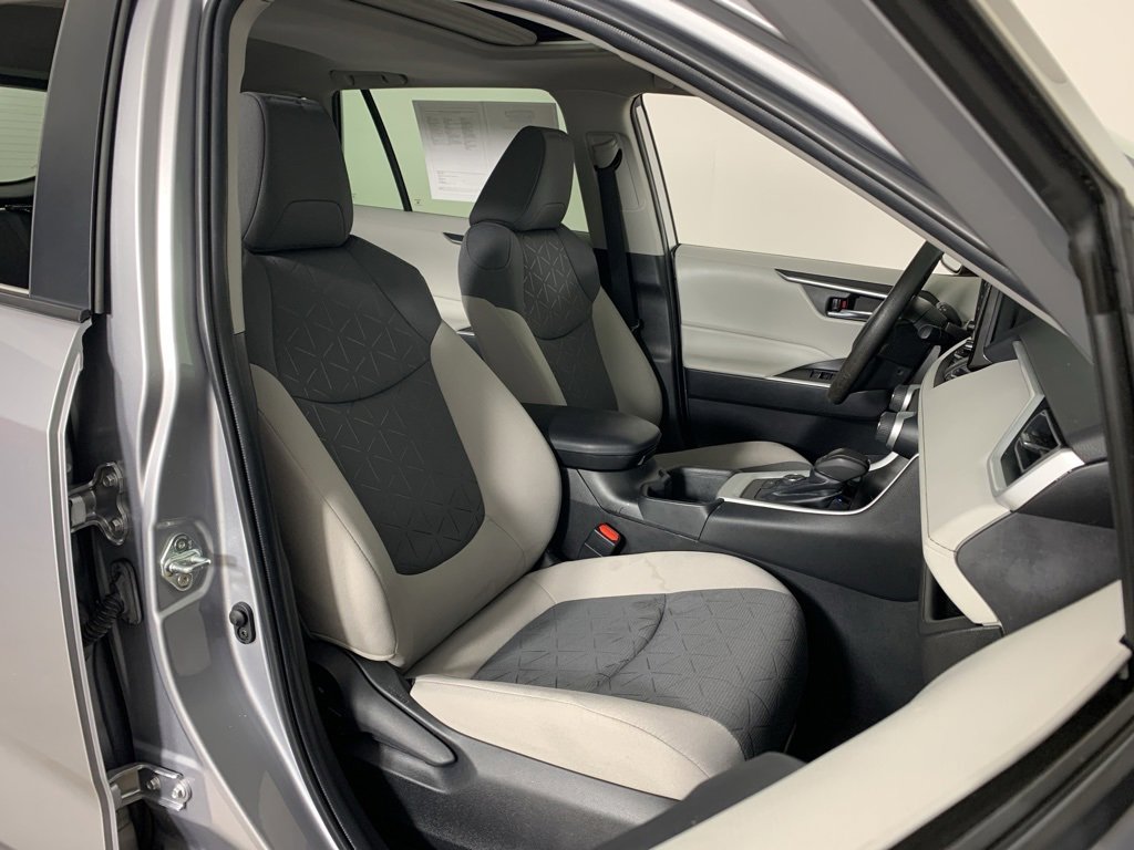 Used 2022 Toyota RAV4 XLE w/ Convenience Package image 35