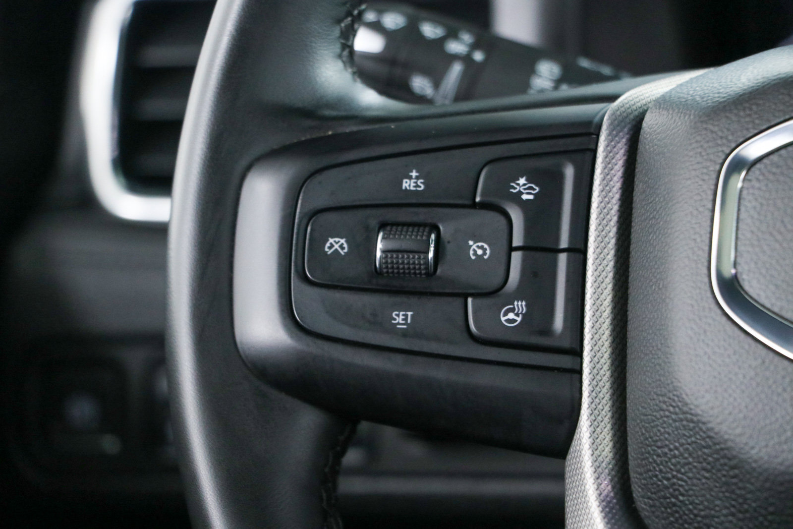 Used 2023 GMC Yukon Denali AWD/4WD image 14