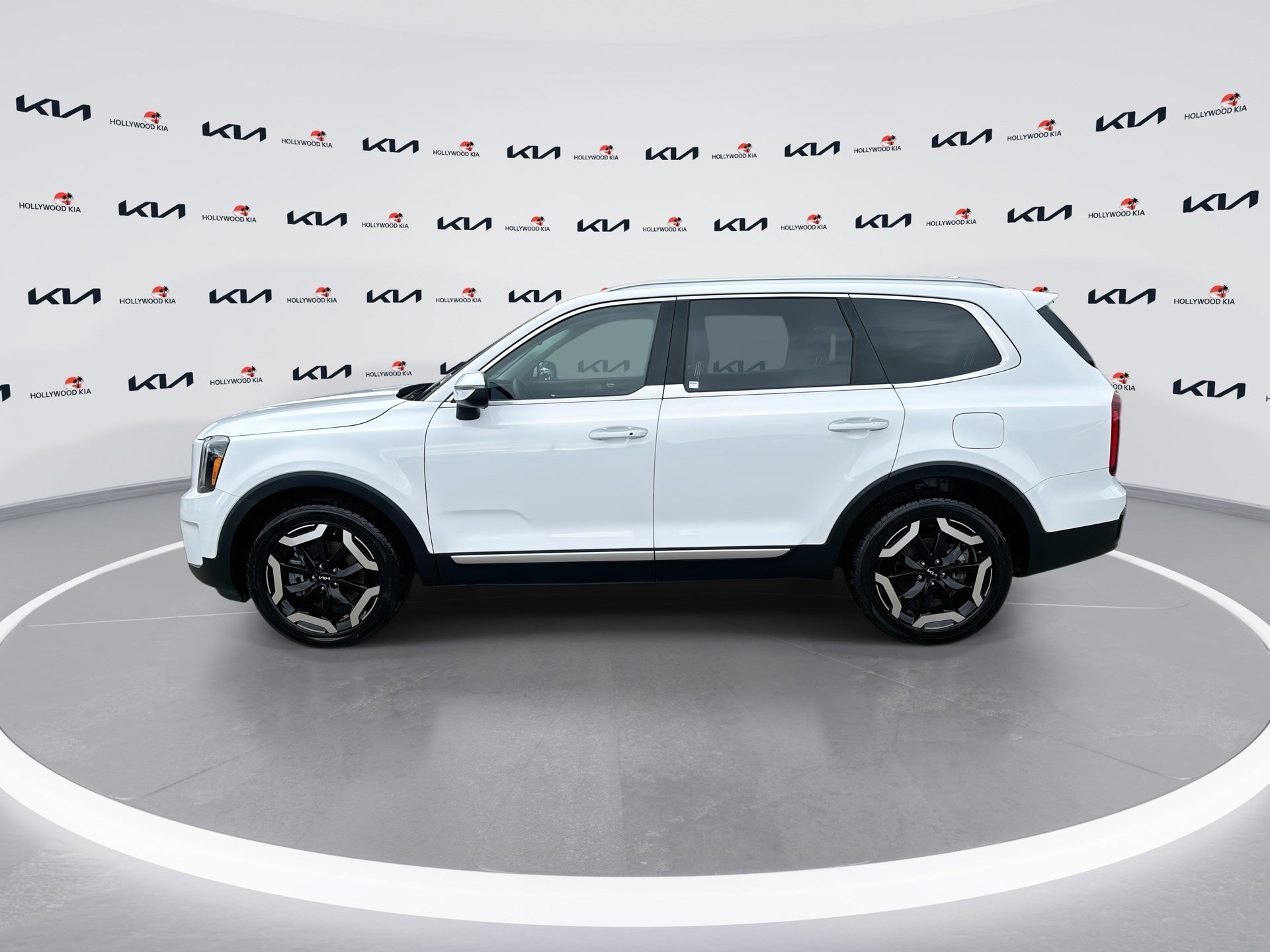 Used 2023 Kia Telluride S image 5
