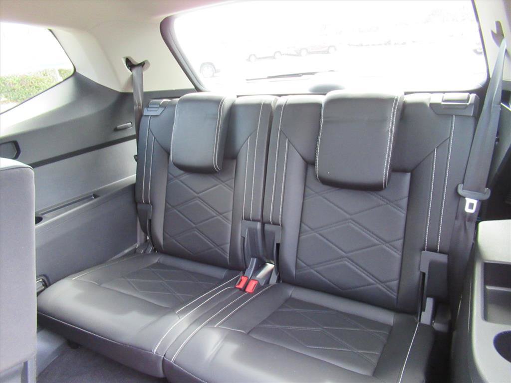 Used 2025 Volkswagen Atlas SE image 28