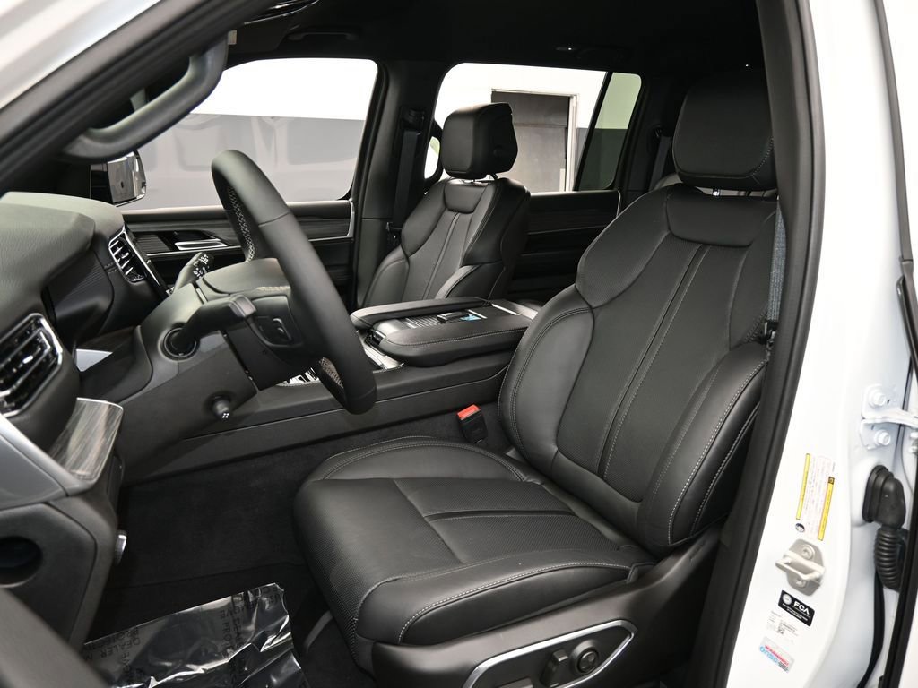 Used 2023 Jeep Wagoneer L Series III w/ Preferred Equipment Group image 33