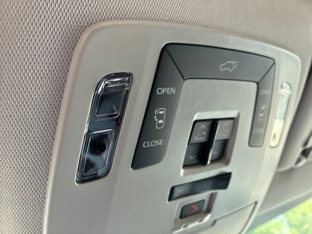 New 2026 Toyota Sienna XLE FWD image 44