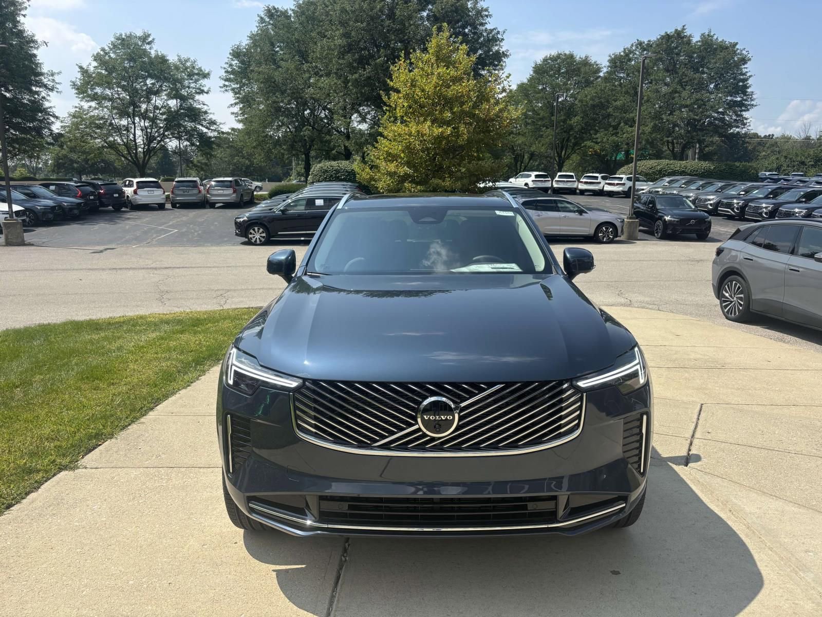 New 2026 Volvo XC90 B5 Plus w/ Protection Package Premier image 2