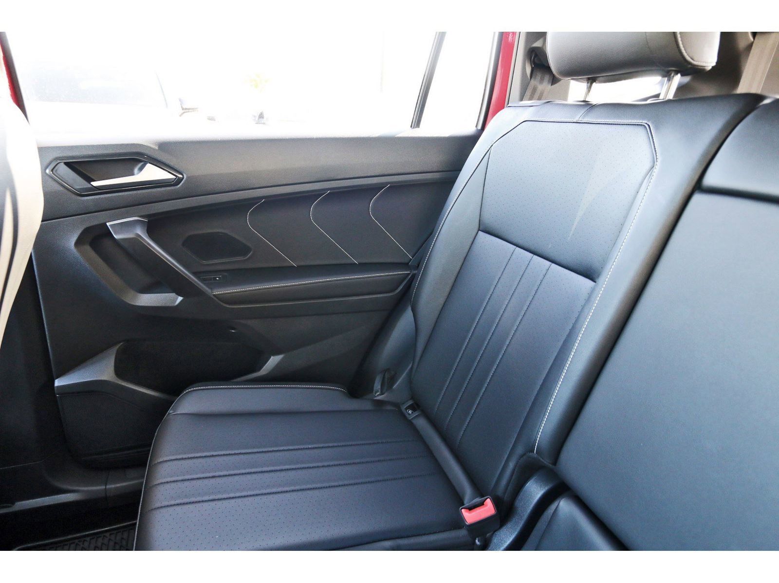 Used 2024 Volkswagen Tiguan SE R-Line w/ MDO Package, Three-Row image 14