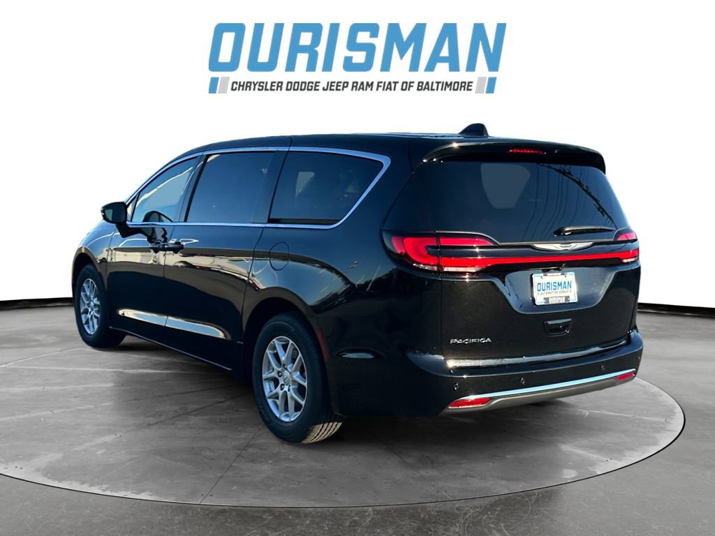 New 2026 Chrysler Pacifica Select image 4