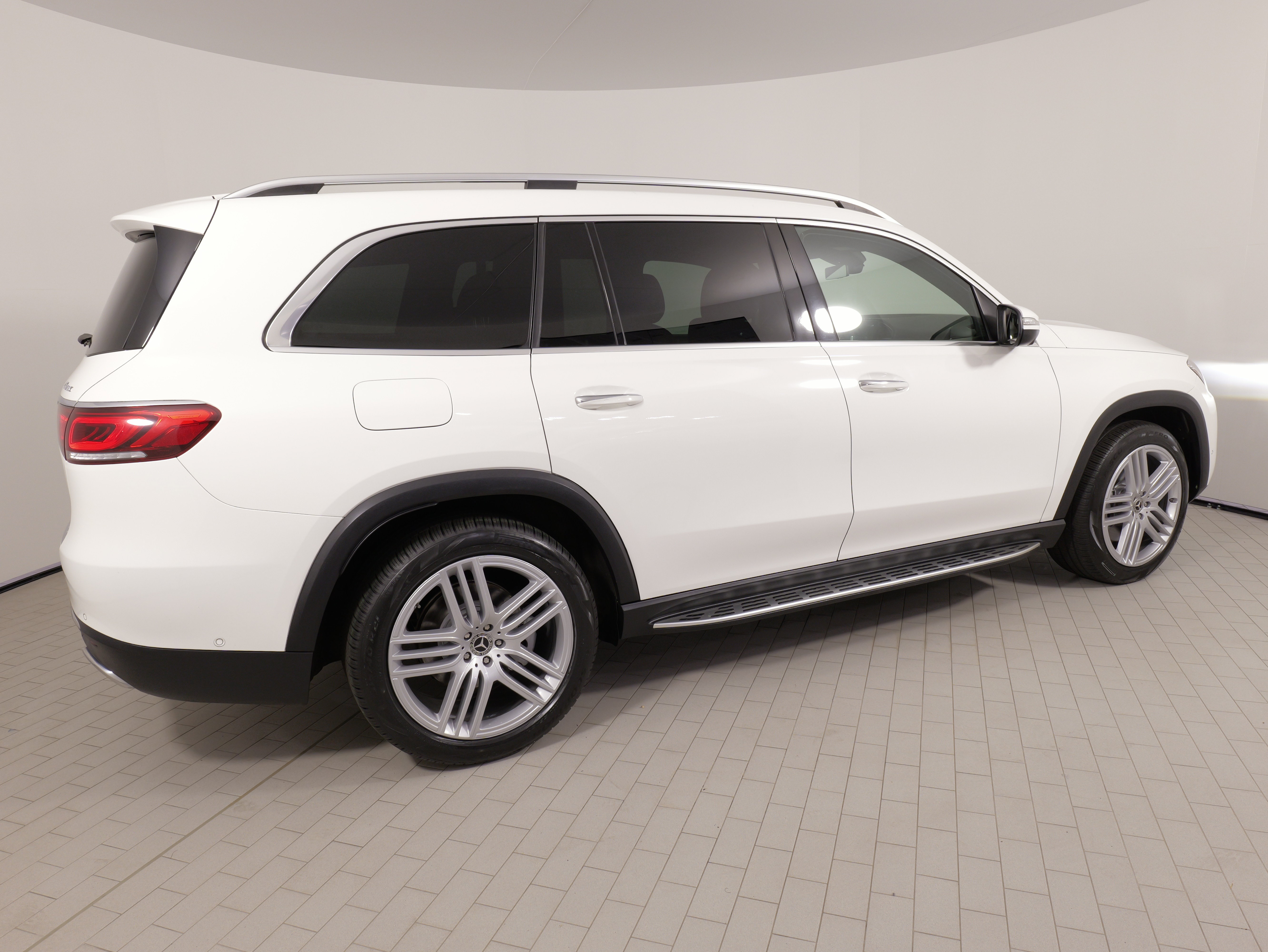 Used 2022 Mercedes-Benz GLS 450 4MATIC image 12