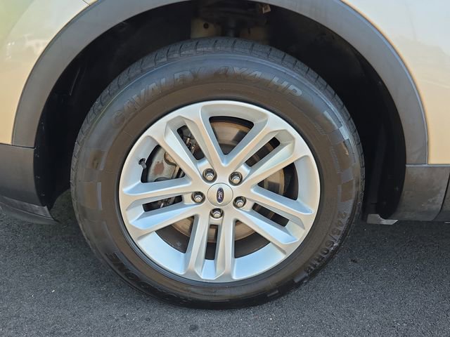 Used 2017 Ford Explorer XLT image 9