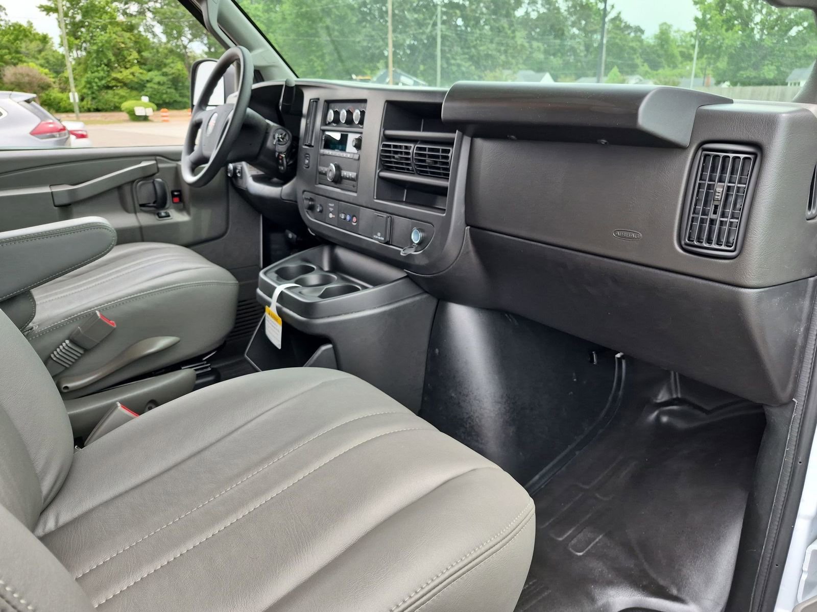 New 2026 GMC Savana 2500 w/ Enhanced Convenience Package RWD image 34