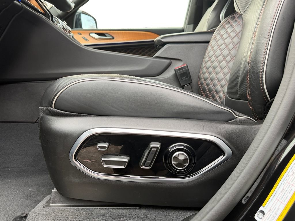 Used 2022 Jeep Grand Cherokee Summit image 10