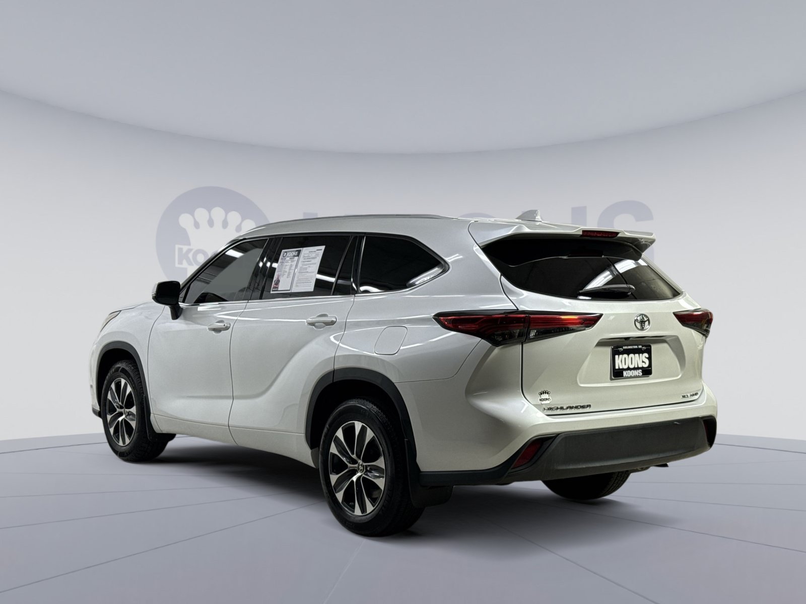 Used 2022 Toyota Highlander XLE AWD/4WD image 18