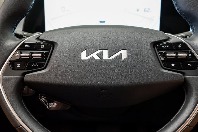 Used 2024 Kia EV6 Light AWD/4WD image 10