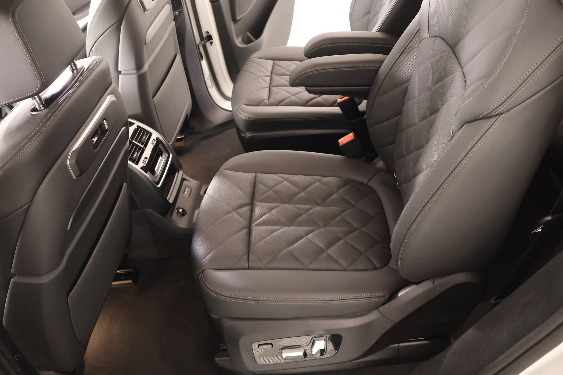 New 2027 BMW X7 xDrive40i AWD/4WD image 12