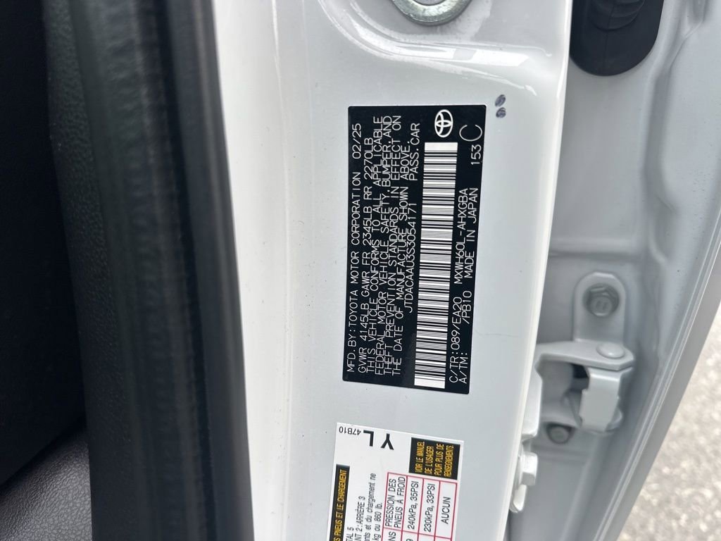 Used 2025 Toyota Prius XLE image 34