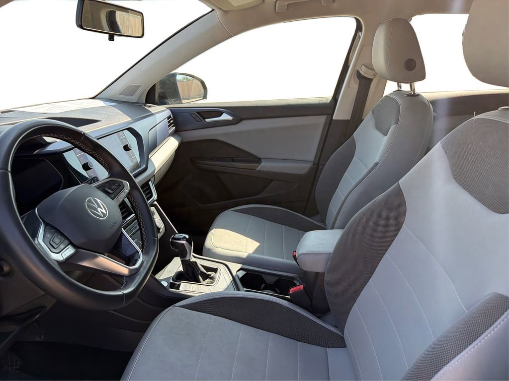 Used 2022 Volkswagen Taos SE w/ Panoramic Sunroof Package FWD image 10