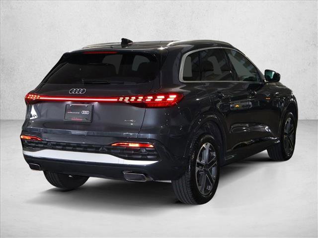Used 2025 Audi Q5 Premium w/ Convenience Package image 5
