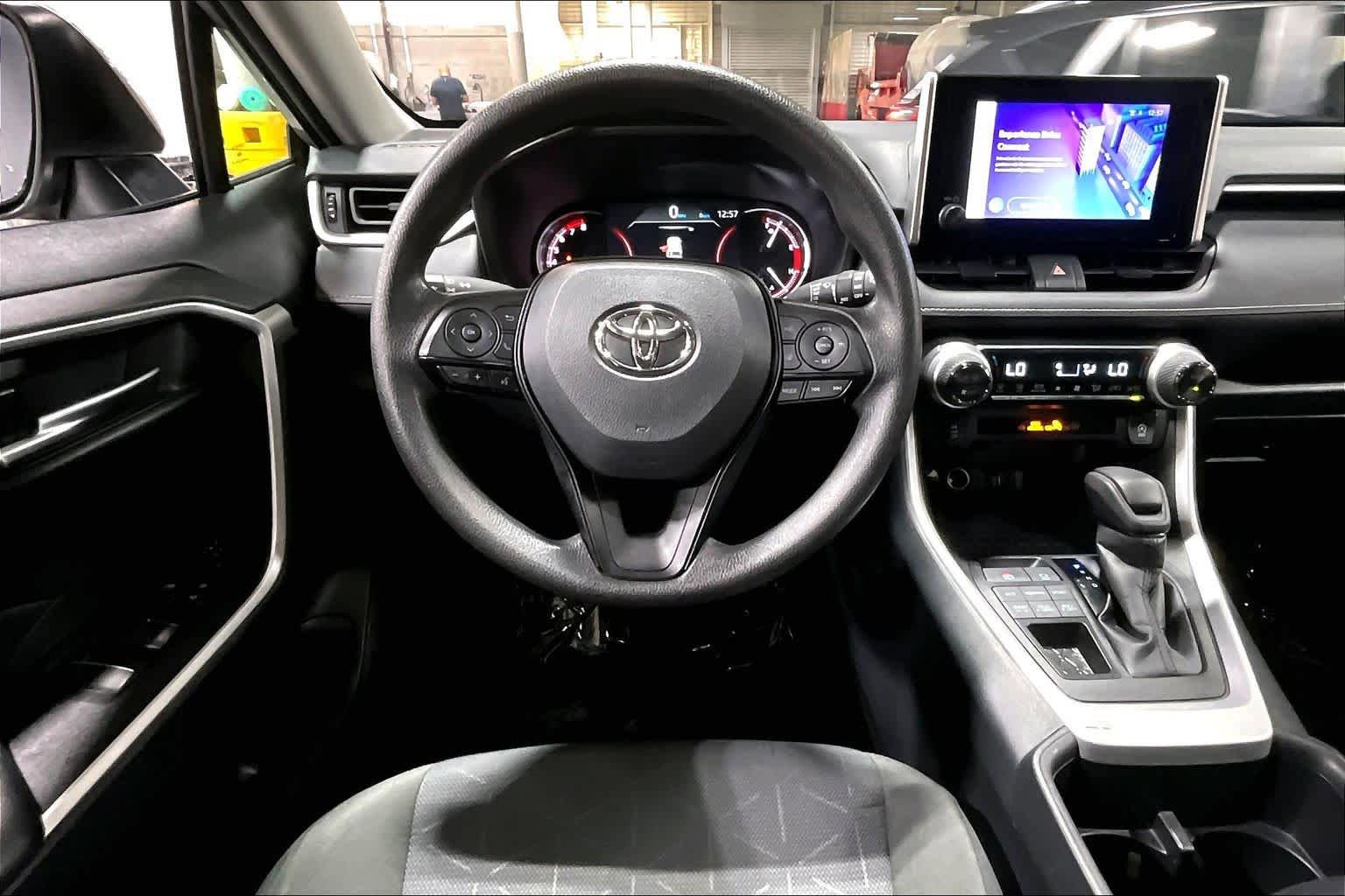 Used 2025 Toyota RAV4 XLE AWD/4WD image 6