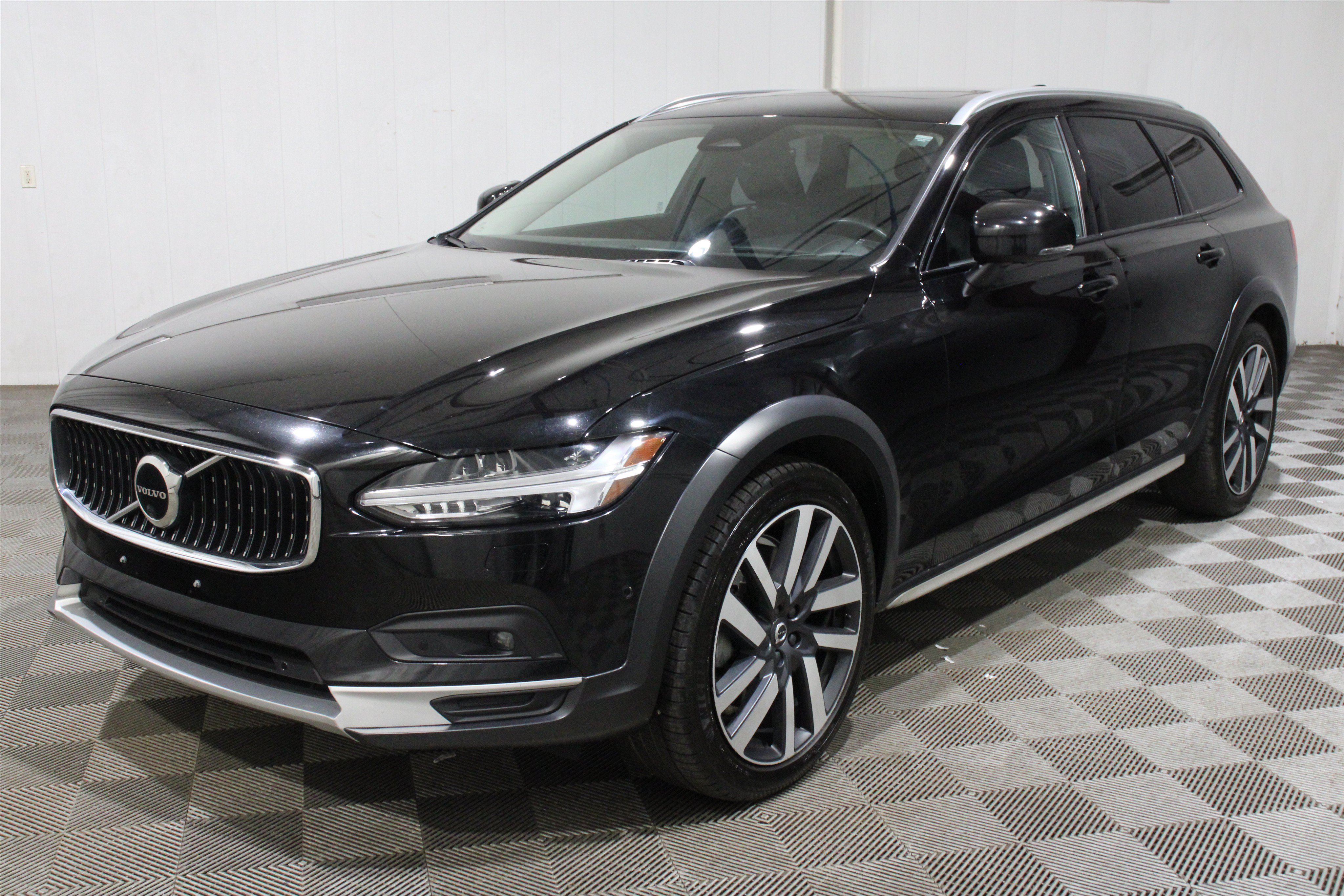 Used 2023 Volvo V90 B6 Cross Country Ultimate AWD/4WD image 30