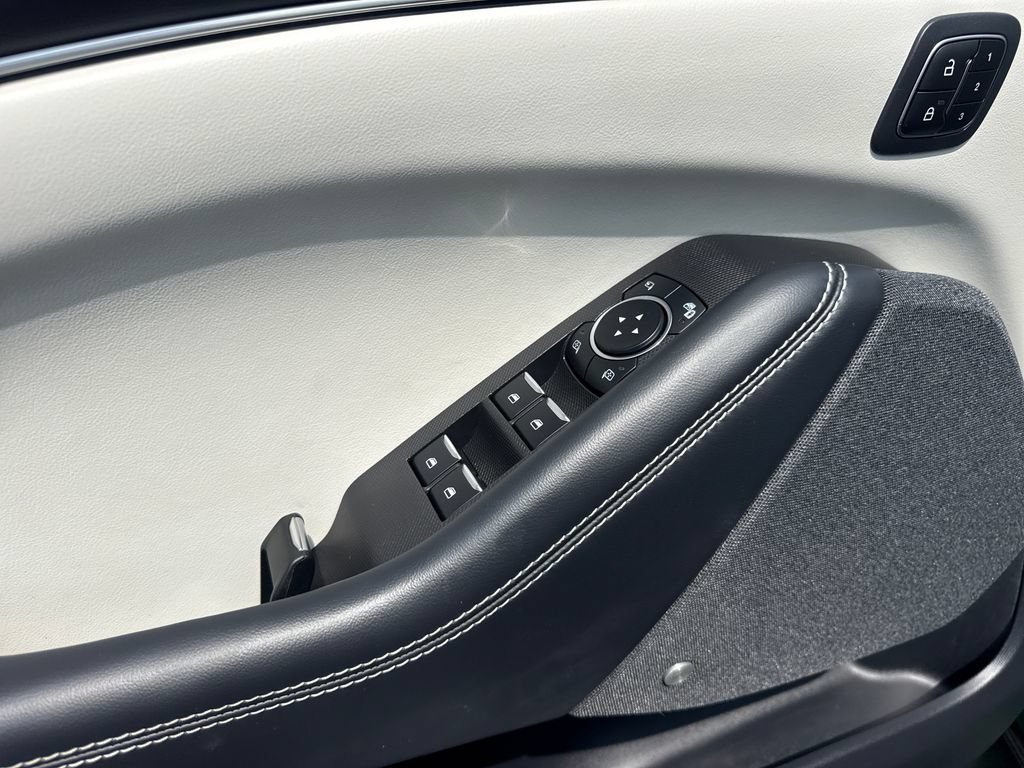 Used 2025 Ford Mustang Mach-E Premium AWD/4WD image 27