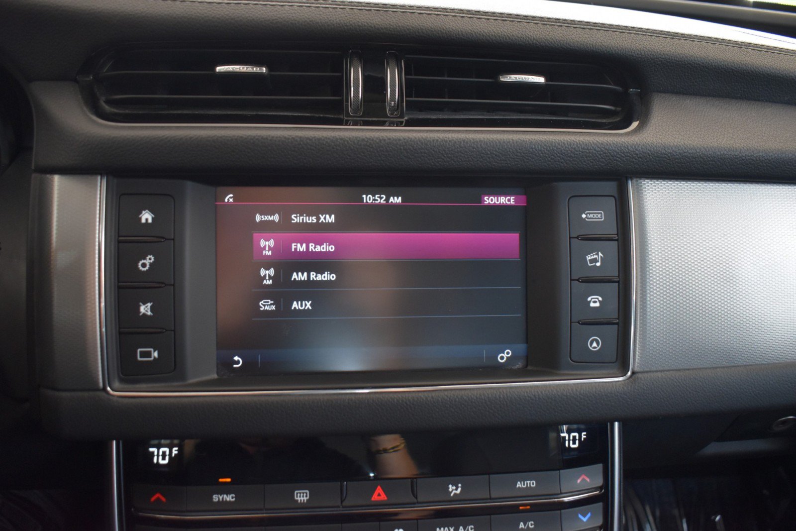 Used 2018 Jaguar XF AWD image 18