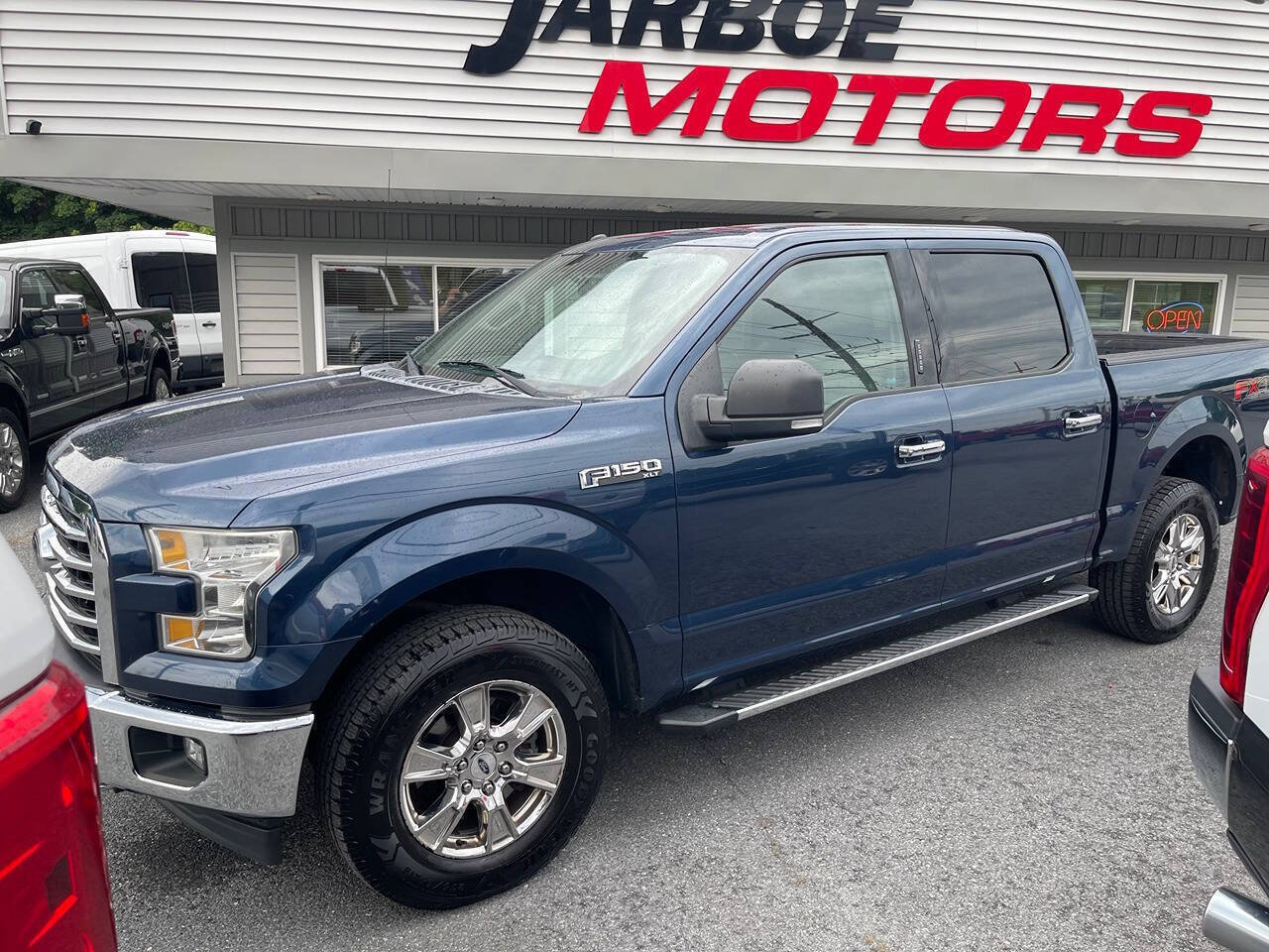 Used 2017 Ford F150 XLT w/ Equipment Group 302A Luxury AWD/4WD image 3