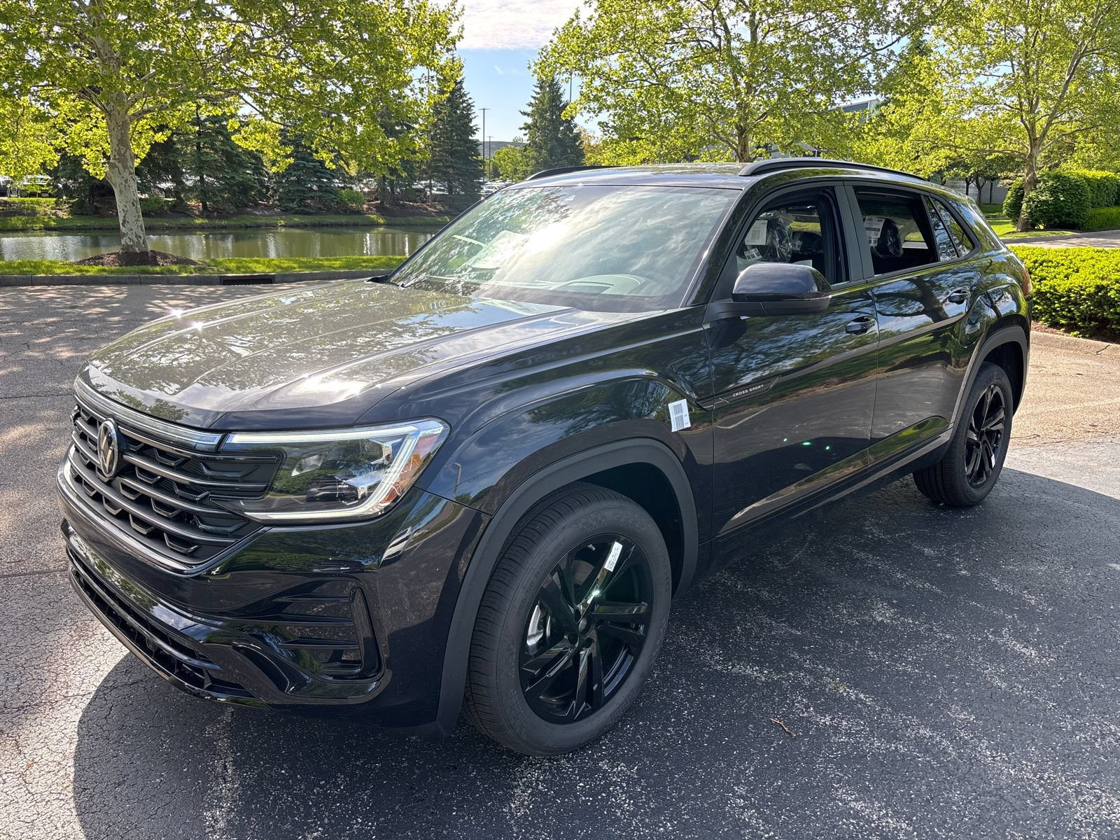 New 2026 Volkswagen Atlas Cross Sport SEL R-Line AWD/4WD image 1
