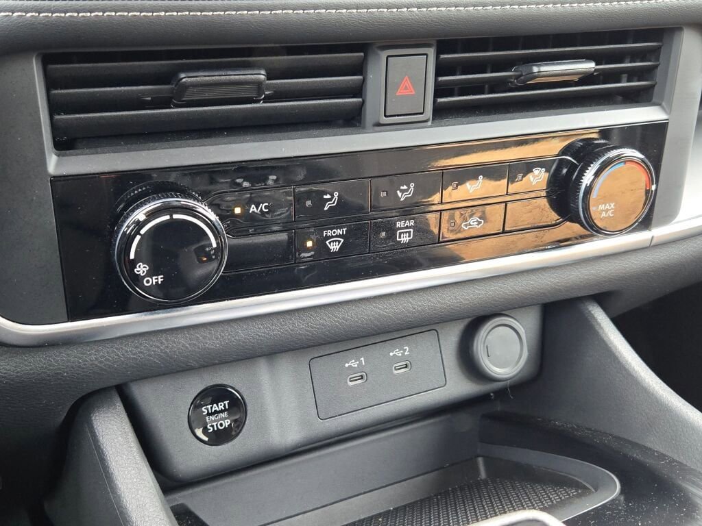 Used 2025 Nissan Rogue S image 26