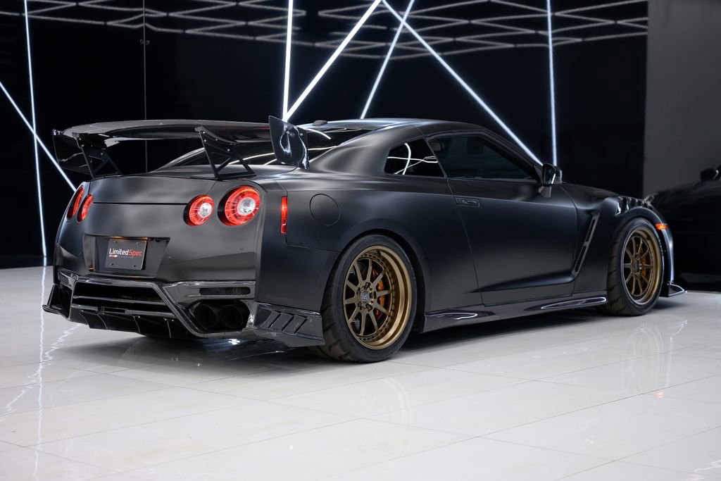 Used 2018 Nissan GT-R Premium image 19