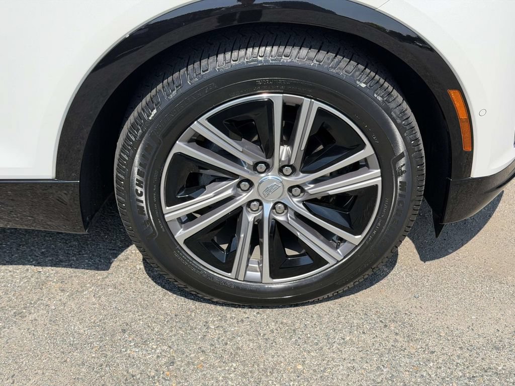 Used 2024 Cadillac Lyriq Luxury w/ LPO, Floor Liner Package AWD/4WD image 7