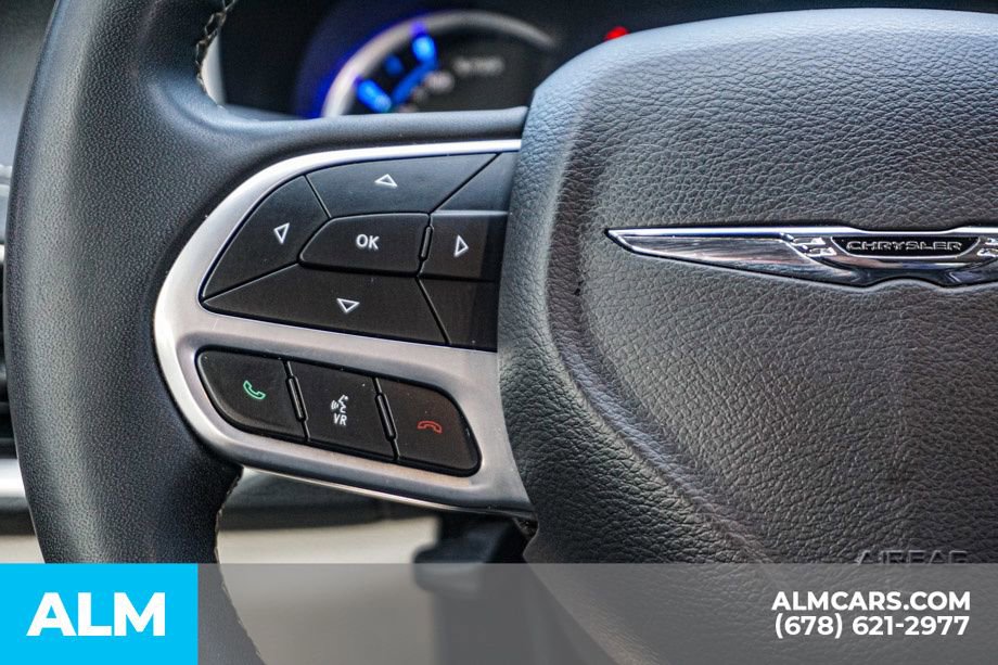 Used 2024 Chrysler Pacifica Select image 32