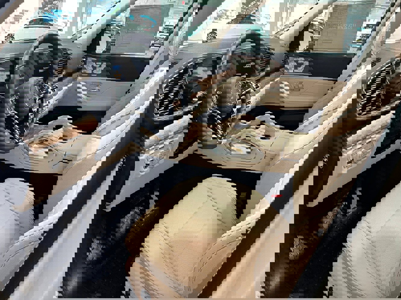 New 2026 Mercedes-Benz GLE 450e Exclusive 4MATIC AMG Line Plug image 7