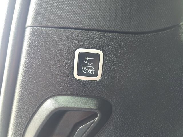 Certified 2025 Jeep Wagoneer Series II w/ Convenience Group I image 32