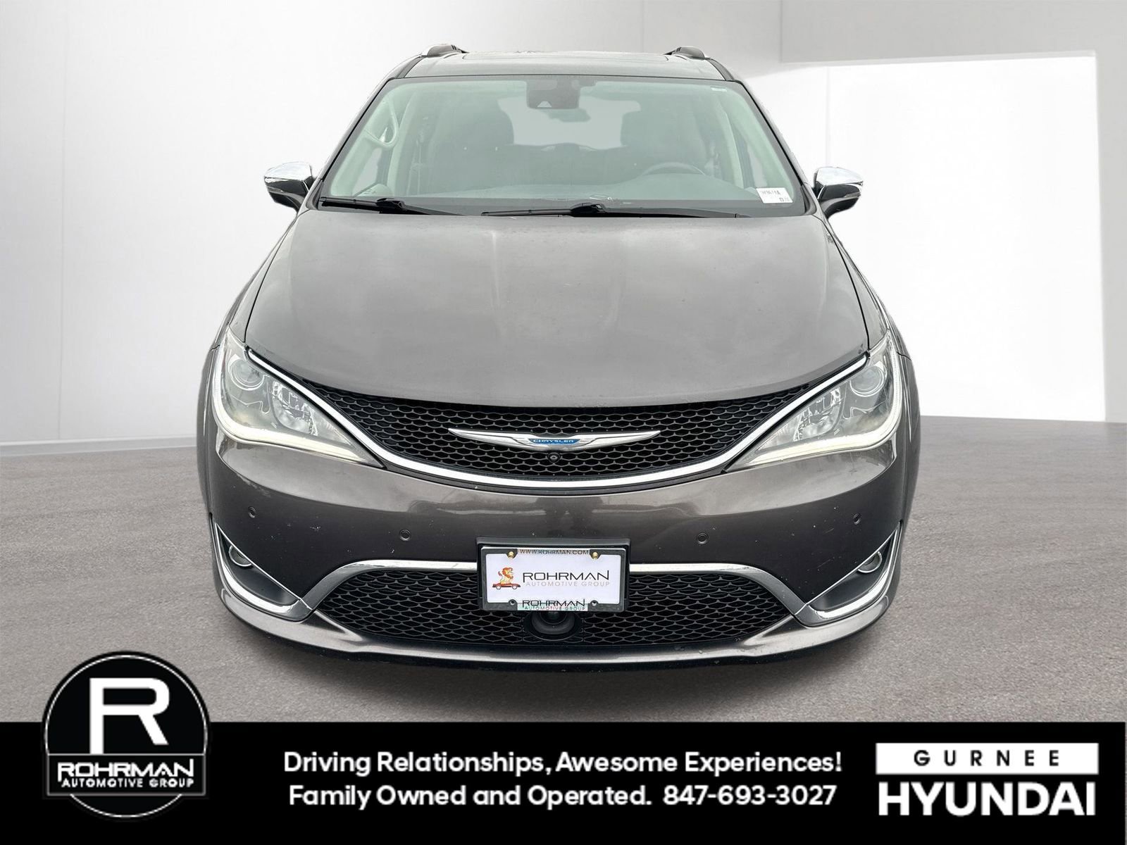 Used 2017 Chrysler Pacifica Limited image 3