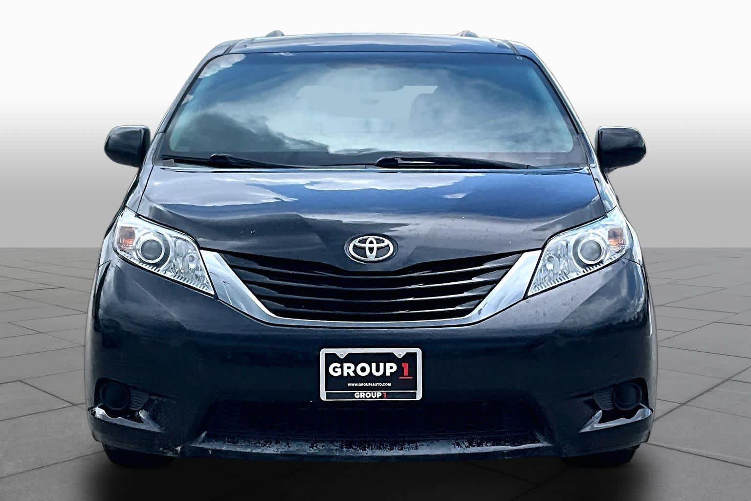 Used 2015 Toyota Sienna LE FWD image 4