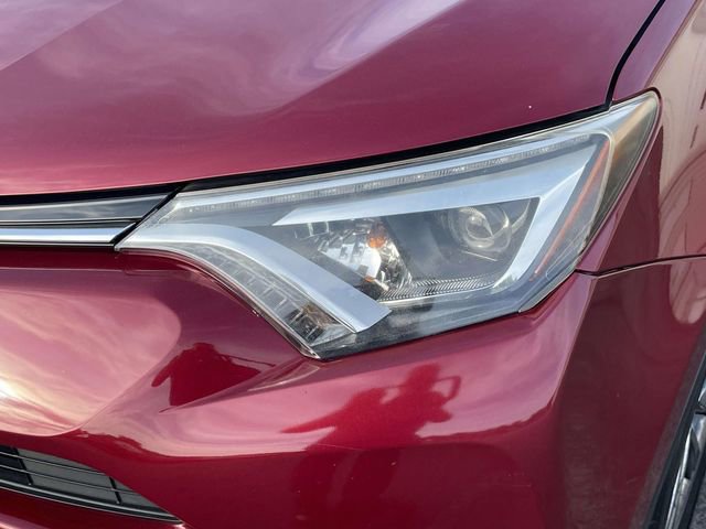 Used 2018 Toyota RAV4 Limited AWD/4WD image 4
