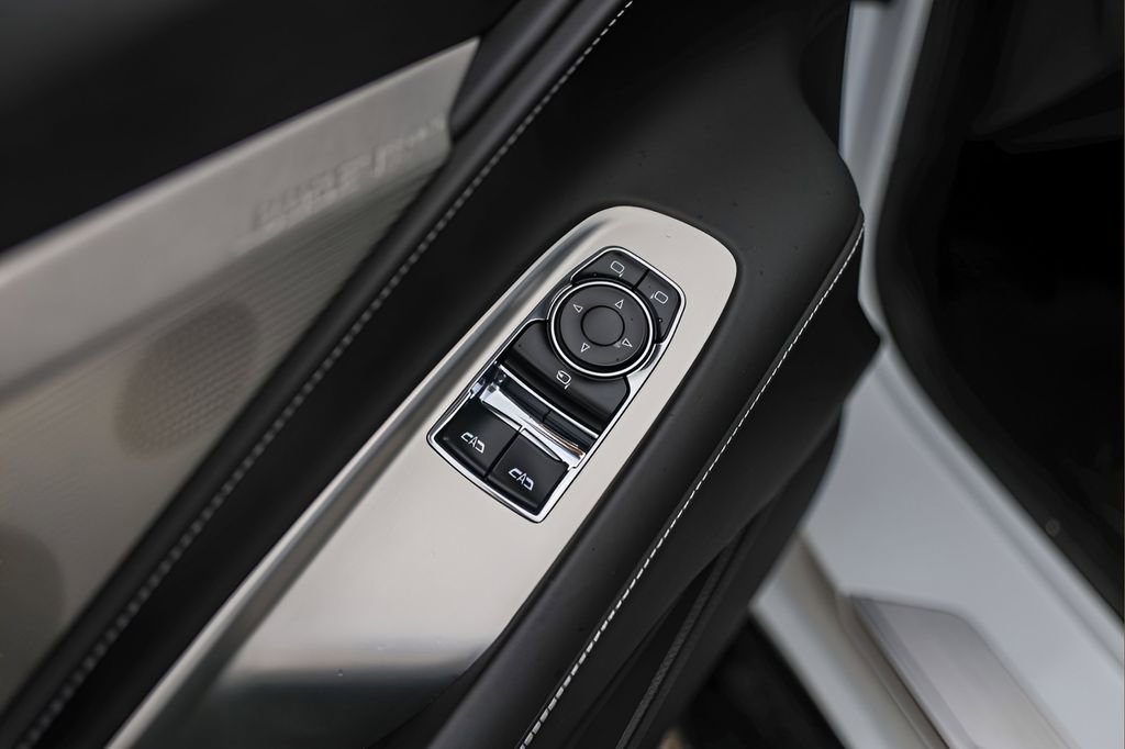 Used 2025 Chevrolet Corvette Z06 RWD image 21