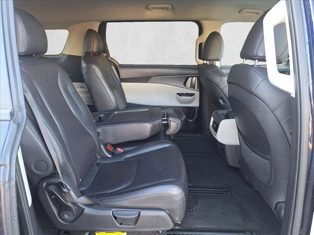 Used 2024 Kia Carnival LX image 17