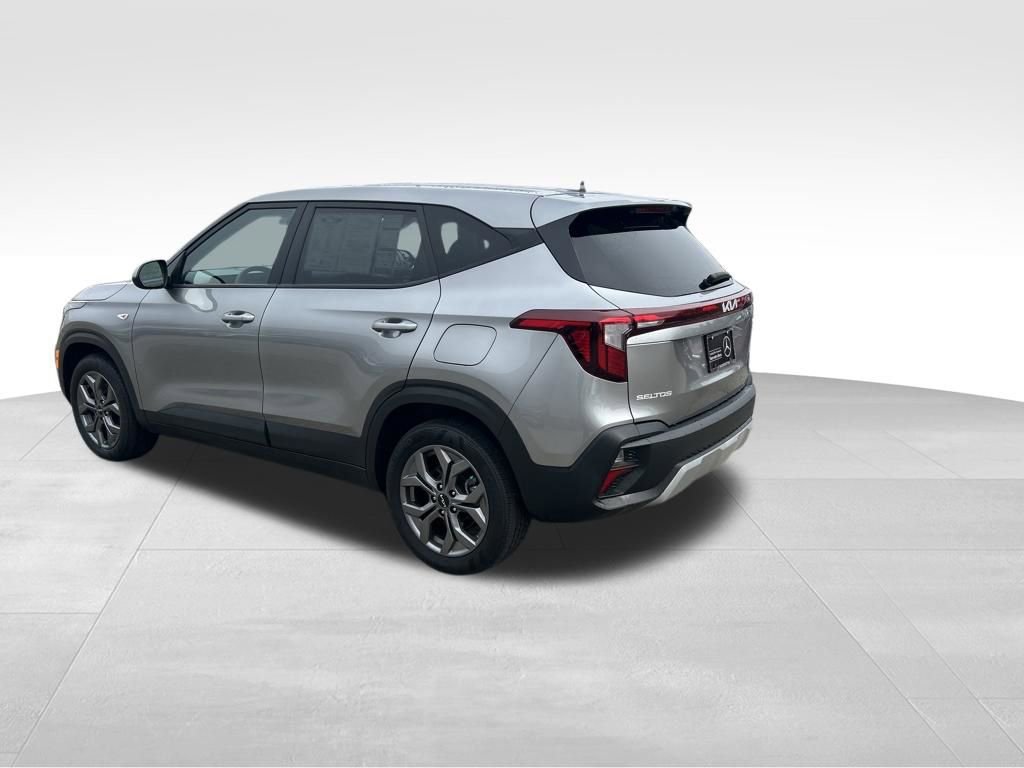 Used 2024 Kia Seltos LX image 3