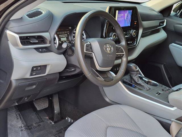 Certified 2024 Toyota Highlander LE FWD image 9
