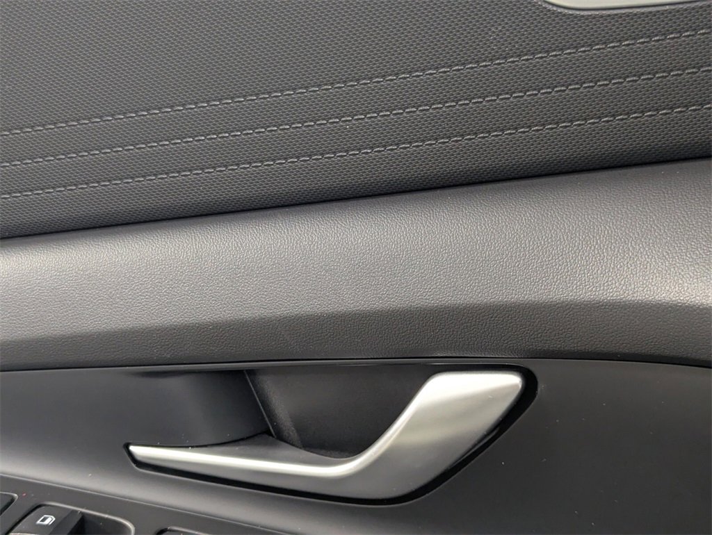 Certified 2024 Hyundai Elantra Blue image 14