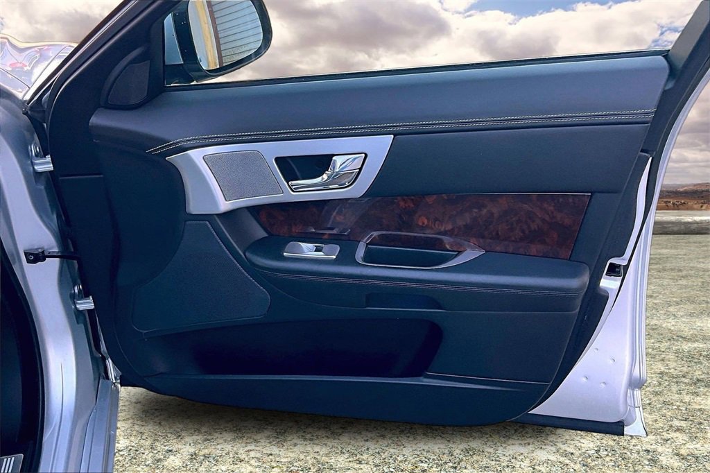 Used 2012 Jaguar XF Portfolio image 27