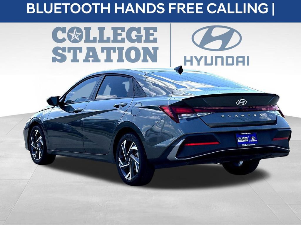 Used 2025 Hyundai Elantra Sport image 8