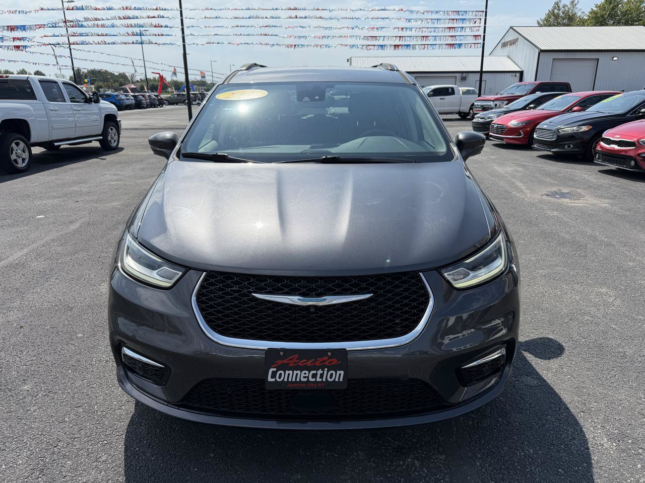 Used 2021 Chrysler Pacifica Touring-L FWD image 10